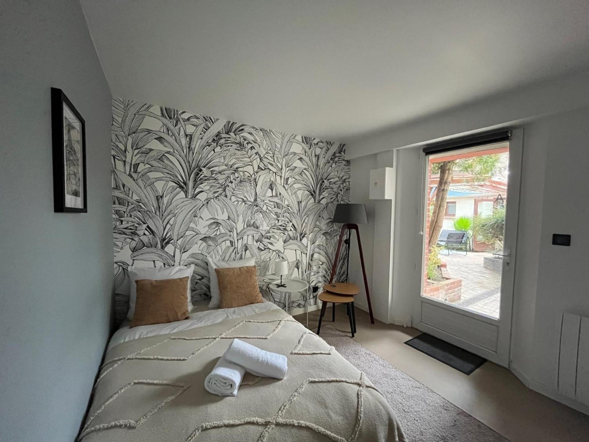 Le Chene Fleuri Bed & Breakfast Chartres Exterior photo