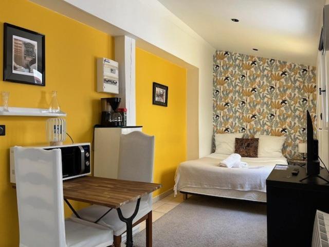 Le Chene Fleuri Bed & Breakfast Chartres Exterior photo